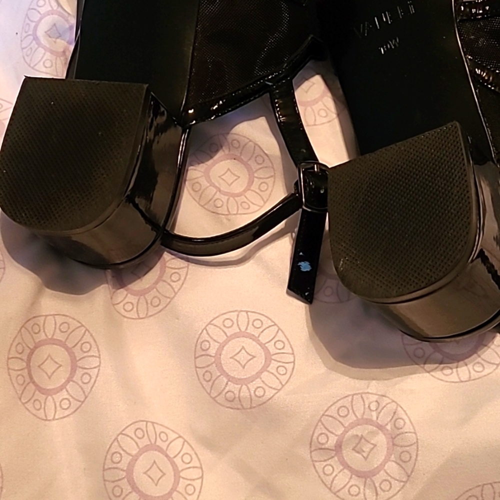 Vaneli Hepser sling back sandal. - Picture 3 of 4